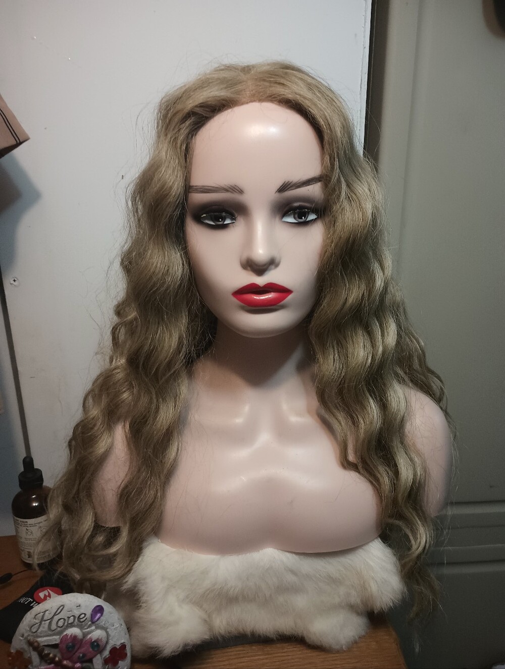 Ash Blonde Wavy Synthetic Hair Wig - Natural Blonde